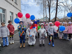 День авиации и космонавтики в детском саду.